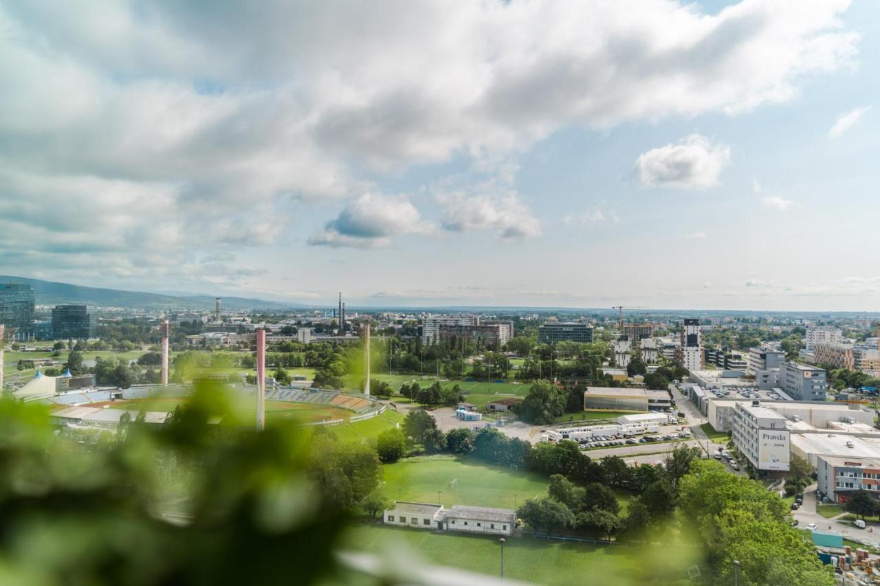 Comfy Condo On The 20Th Floor & Free Parking Bratislava Exterior photo