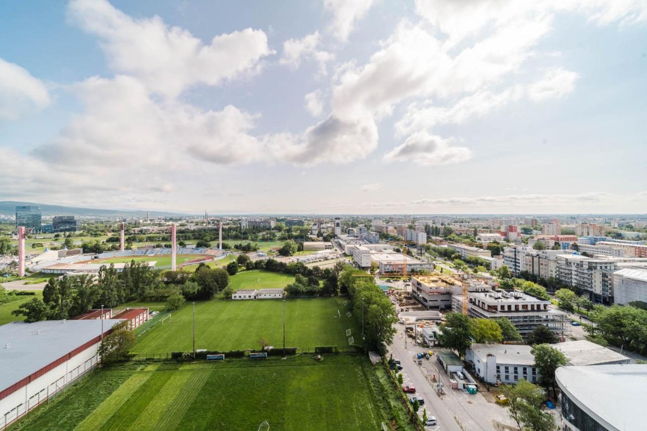 Comfy Condo On The 20Th Floor & Free Parking Bratislava Exterior photo